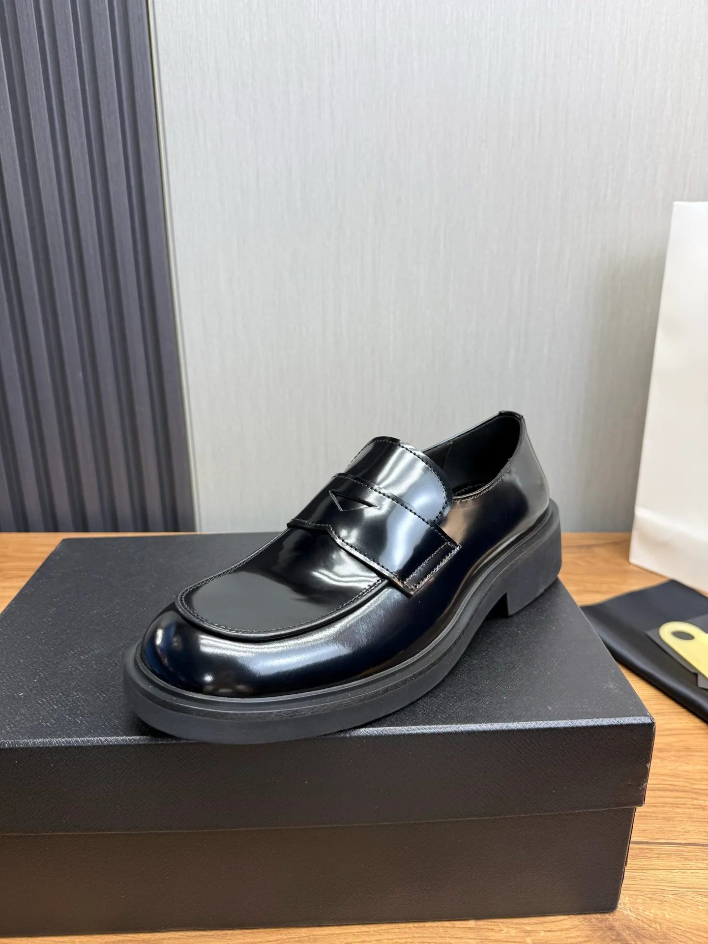 Men's shoes 💰840💰 [PRADA] New models synchronized with the official website, high-quality shipments ✔️Hot-sellers🔥 Original cowhide. Open edge beaded cowhide + cowhide lining, 1🆚1 replica, original lightweight foam outsole, 38-45 (men's 38.45 custom-made, non-refundable)